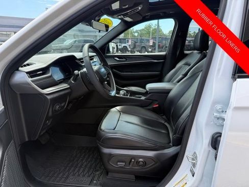 Used 2025 Jeep Grand Cherokee L Limited AWD/4WD image 3