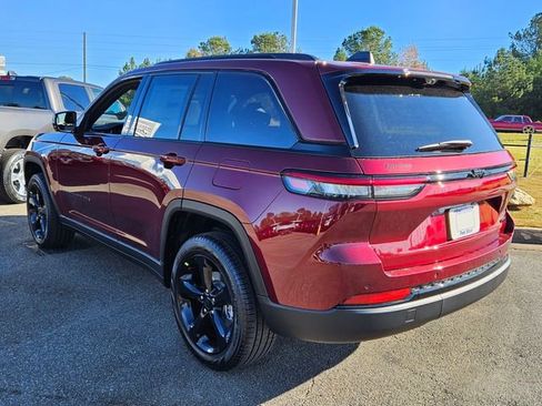 New 2025 Jeep Grand Cherokee Limited w/ Luxury Tech Group II image 11