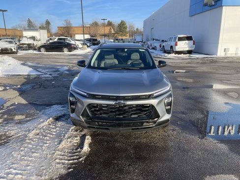 New 2026 Chevrolet Trax ACTIV w/ Sunroof Package image 2