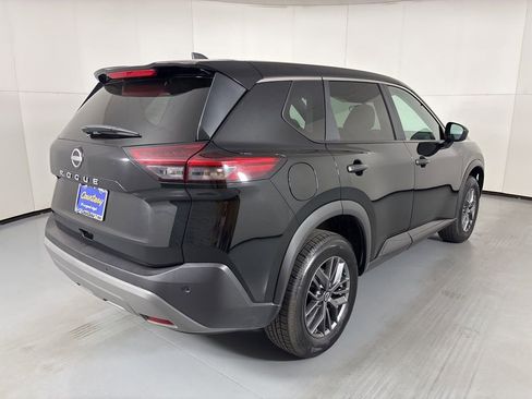 Used 2023 Nissan Rogue S image 8