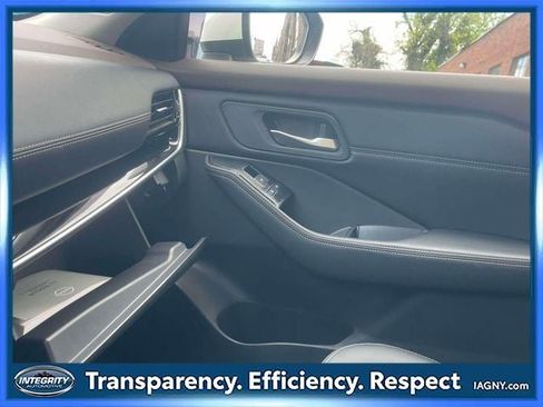 Used 2023 Nissan Rogue SL w/ SL Premium Package image 33