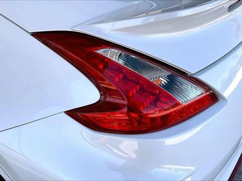 Used 2017 Nissan 370Z NISMO image 18