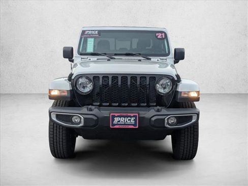 Used 2021 Jeep Gladiator Willys image 2