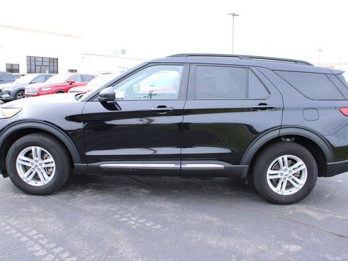 Used 2024 Ford Explorer XLT w/ Equipment Group 202A image 4