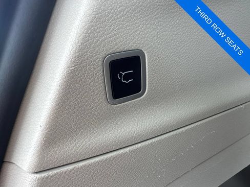 Used 2024 Chrysler Pacifica Touring-L FWD image 15