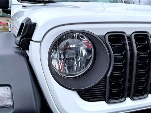 Used 2024 Jeep Wrangler Unlimited Sport AWD/4WD image 31