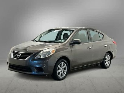 Used 2014 Nissan Versa SV w/ Convenience Package