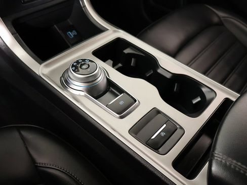 Used 2024 Ford Edge SEL image 8