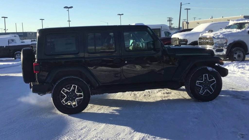 New 2026 Jeep Wrangler Unlimited Sahara AWD/4WD image 8
