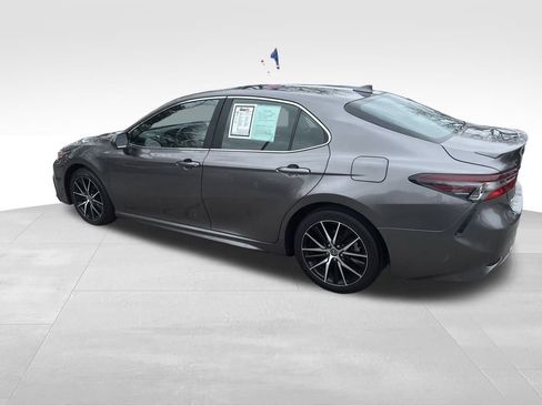 Used 2023 Toyota Camry SE image 14
