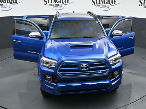 Used 2017 Toyota Tacoma Limited w/ Exterior Package AWD/4WD image 34