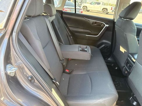 Used 2022 Toyota RAV4 LE AWD/4WD image 16