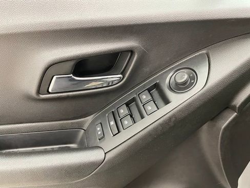 Used 2016 Chevrolet Trax LT w/ LT Convenience Package image 10