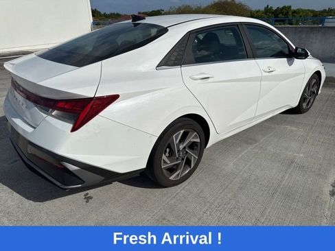 Used 2025 Hyundai Elantra SEL image 14