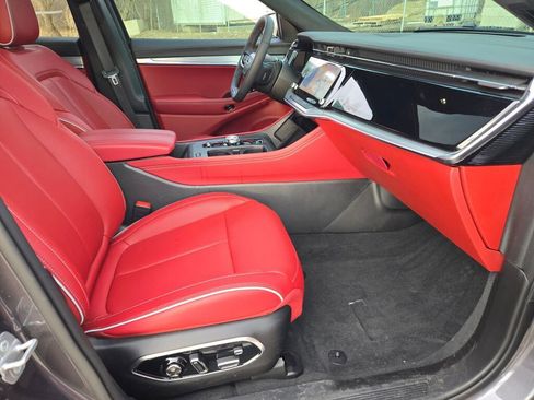 Used 2025 Jeep Wagoneer S Launch Edition image 11