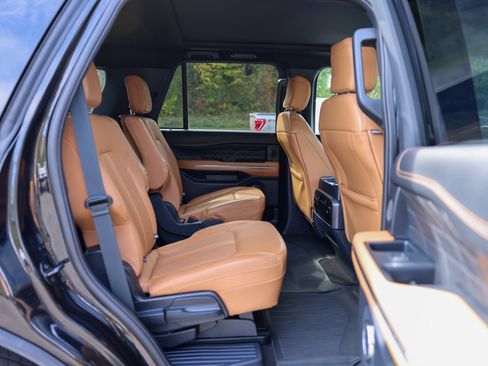 Certified 2022 Ford Expedition Platinum image 16