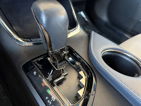 Used 2013 Toyota Avalon XLE Touring FWD image 18