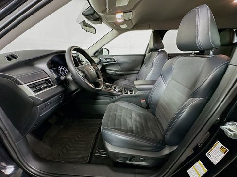 Used 2024 Mitsubishi Outlander SE image 13