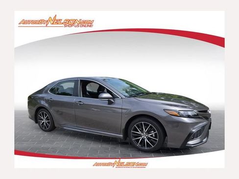 Used 2023 Toyota Camry SE FWD image 1