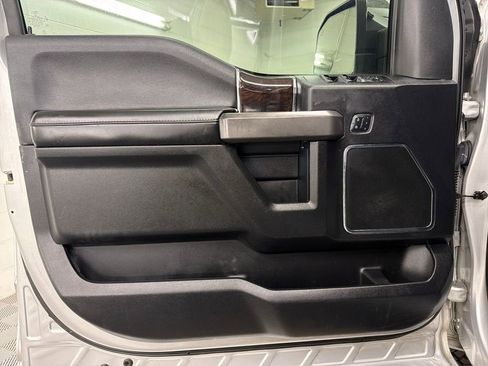 Used 2017 Ford F150 Platinum image 14