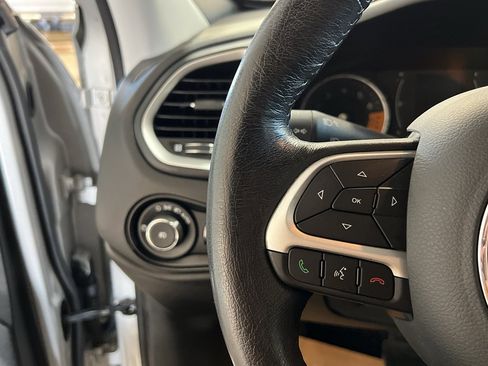 Used 2020 Jeep Renegade Latitude w/ Cold Weather Group image 30