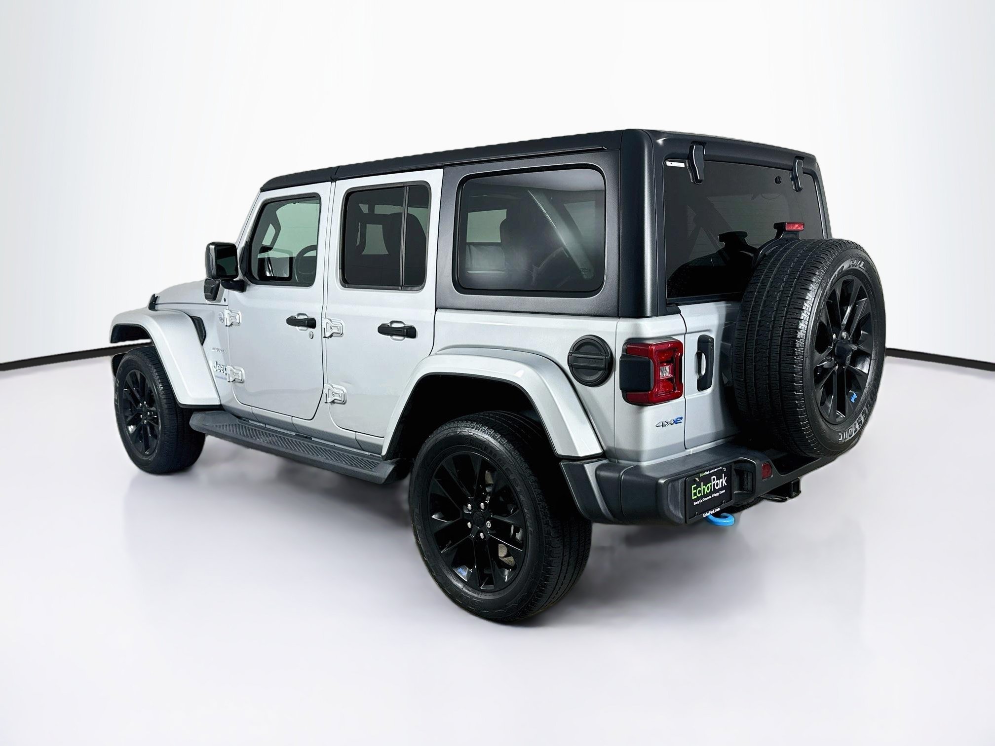 Used 2023 Jeep Wrangler Unlimited Sahara w/ Cold Weather Group AWD/4WD image 5