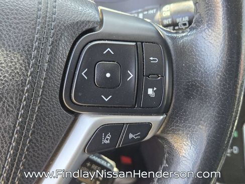 Used 2018 Toyota Sienna SE Premium w/ Carpet Mat Package FWD image 25