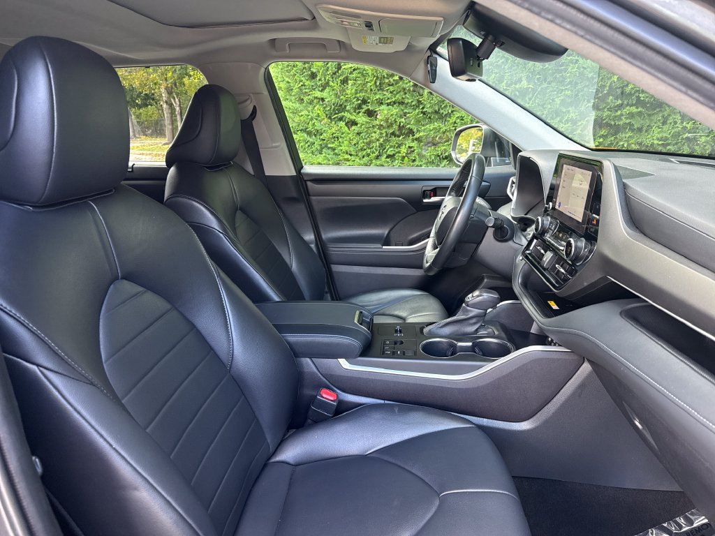 Used 2023 Toyota Highlander XLE FWD image 17