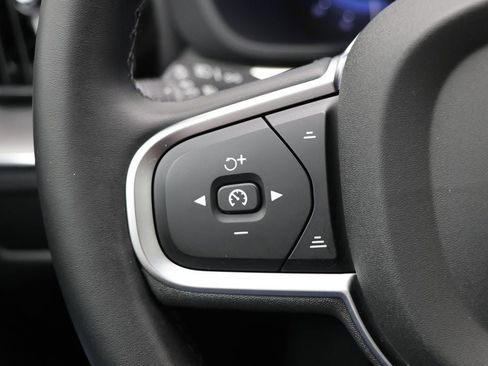 Used 2025 Volvo XC60 B5 Core image 22