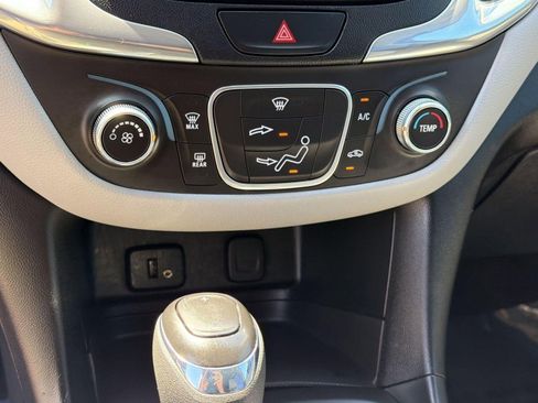 Used 2018 Chevrolet Equinox LS FWD image 17