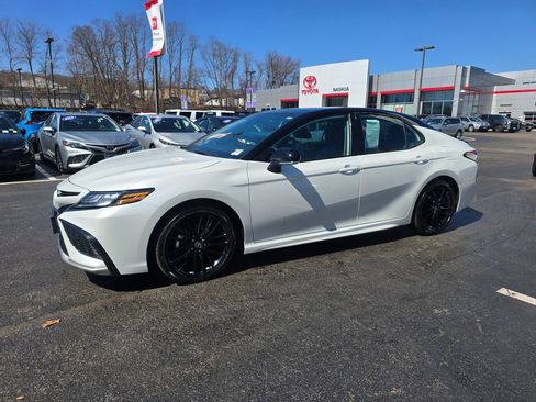 Used 2024 Toyota Camry XSE w/ Navigation Package image 3