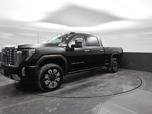 Used 2025 GMC Sierra 2500 Denali image 1