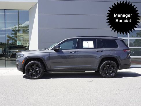 Used 2022 Jeep Grand Cherokee L Limited w/ Black Appearance Package AWD/4WD image 8