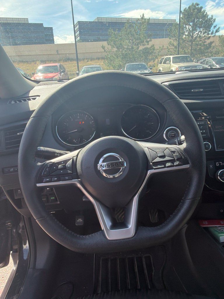 Used 2019 Nissan Rogue SV AWD/4WD image 7