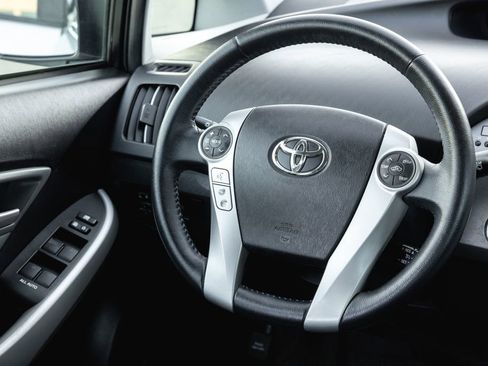 Used 2013 Toyota Prius Four w/ Deluxe Solar Roof Pkg image 26