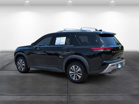 Used 2023 Nissan Pathfinder SL AWD/4WD image 3