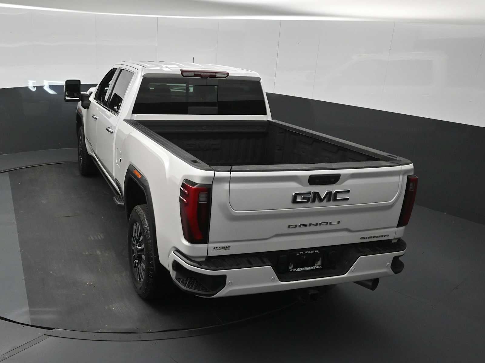Used 2025 GMC Sierra 2500 Denali Ultimate w/ Max Trailering Package AWD/4WD image 16