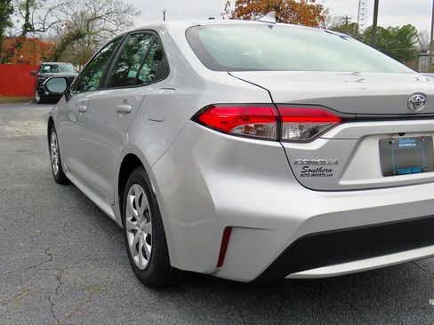 Used 2021 Toyota Corolla LE w/ Carpet Mat Package (TMS) image 32