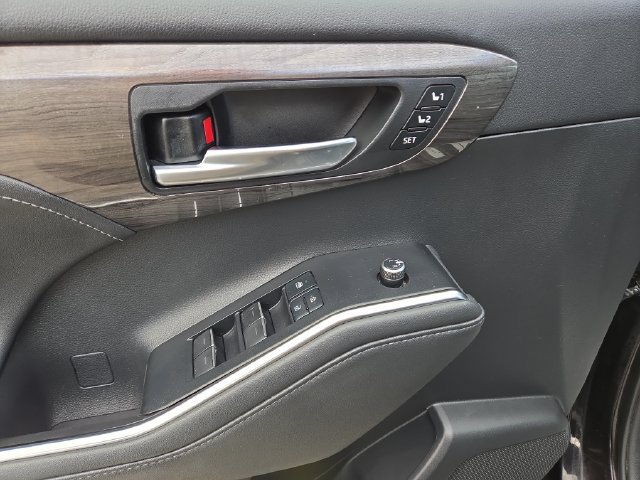 Used 2020 Toyota Highlander Limited AWD/4WD image 18