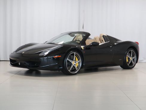 Used 2015 Ferrari 458 Spider image 3
