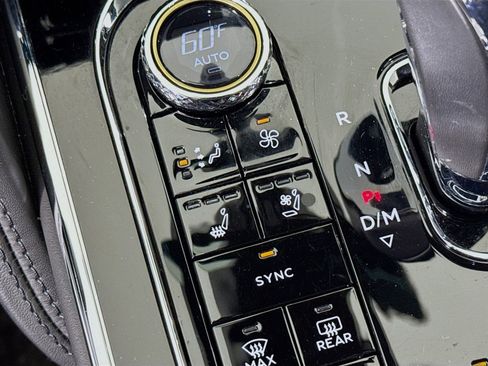 Used 2022 Bentley Flying Spur Plug-In Hybrid image 19