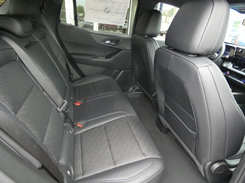 New 2026 Chevrolet Equinox LT w/ Convenience Package II AWD/4WD image 16