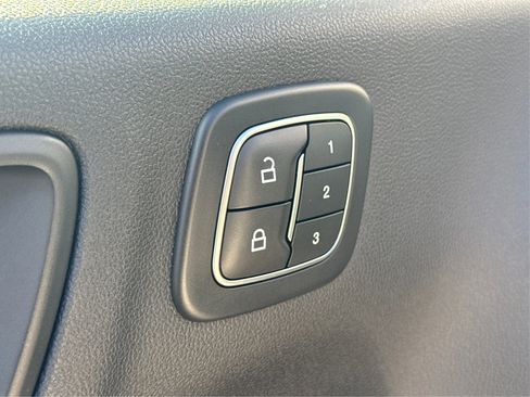 Used 2022 Ford Escape Titanium w/ Titanium Premium Package image 39