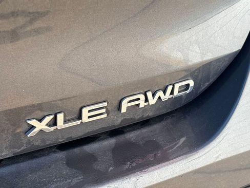 Used 2021 Toyota Highlander XLE image 36