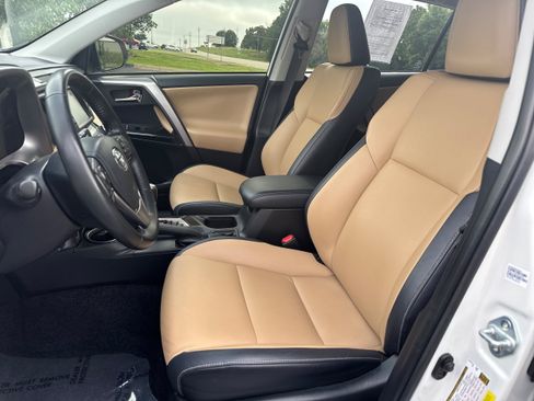 Used 2018 Toyota RAV4 Limited AWD/4WD image 3