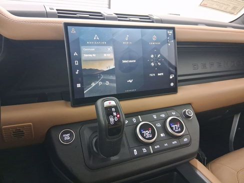 Used 2025 Land Rover Defender 90 S image 20