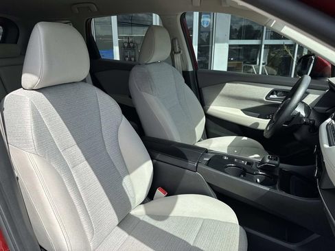 Used 2023 Nissan Rogue SV image 11