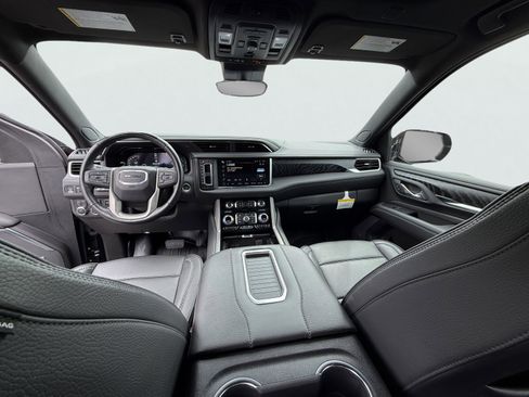 Used 2024 GMC Yukon XL Denali w/ Advanced Technology Package image 34