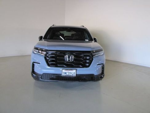 Certified 2025 Honda Pilot Black Edition image 2