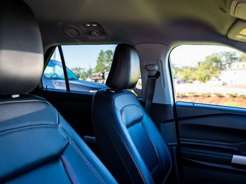 Used 2023 Ford Explorer XLT w/ Equipment Group 202A image 8